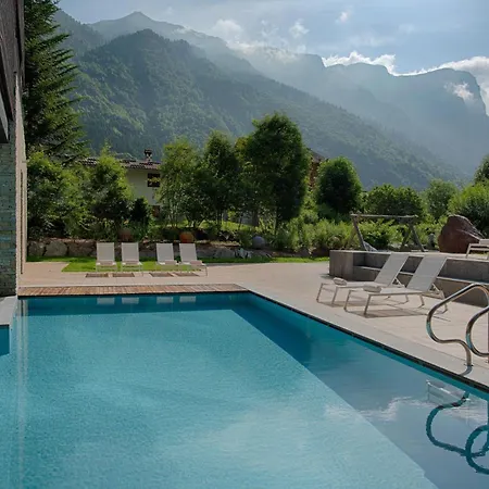 Nh Collection Mirtillo Rosso 4*