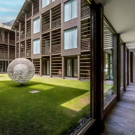 Nh Collection Mirtillo Rosso 4*