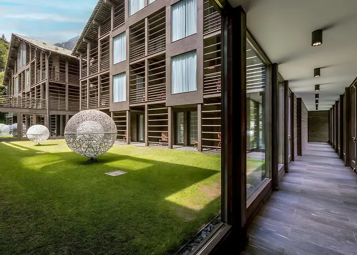 Nh Collection Mirtillo Rosso 4*